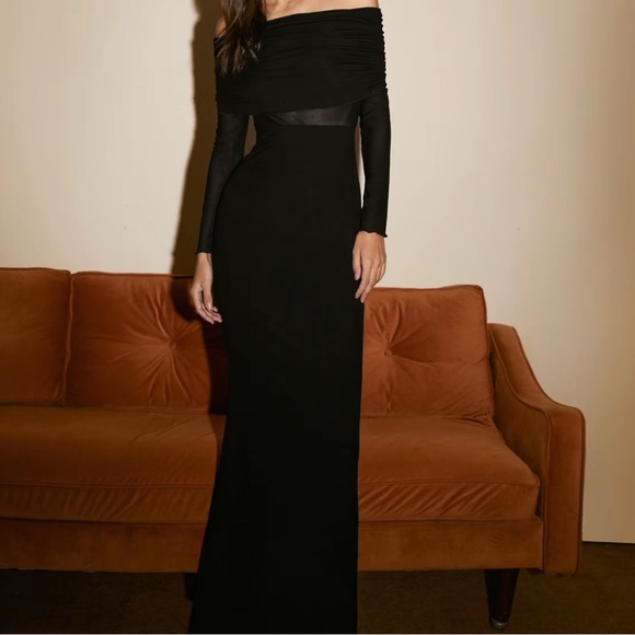 Black Bodycon Long Sleeve Off the Shoulder Maxi Dress for Cocktail - Picture 4 of 5
